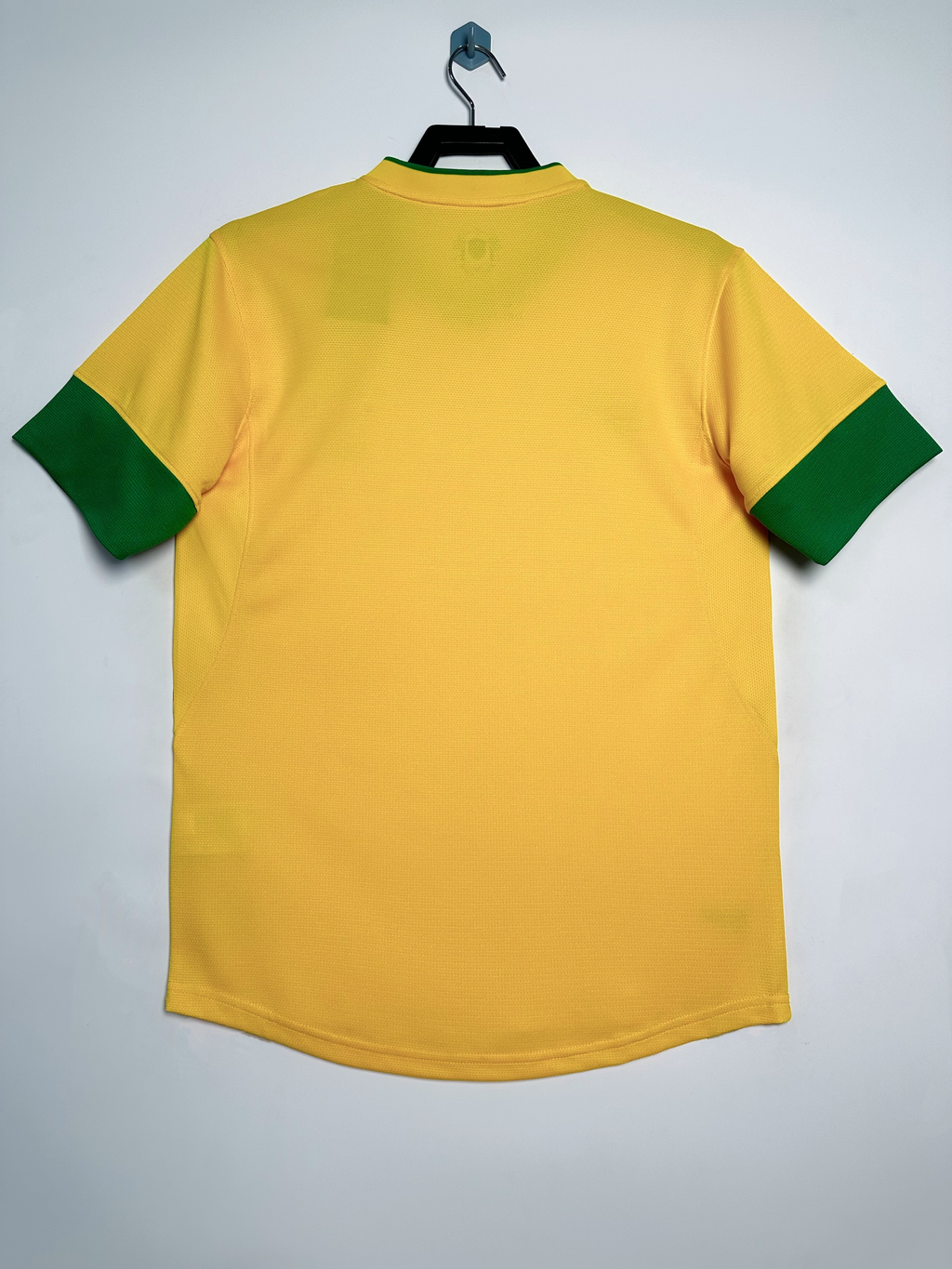 Camiseta Brasil, Local 12-13