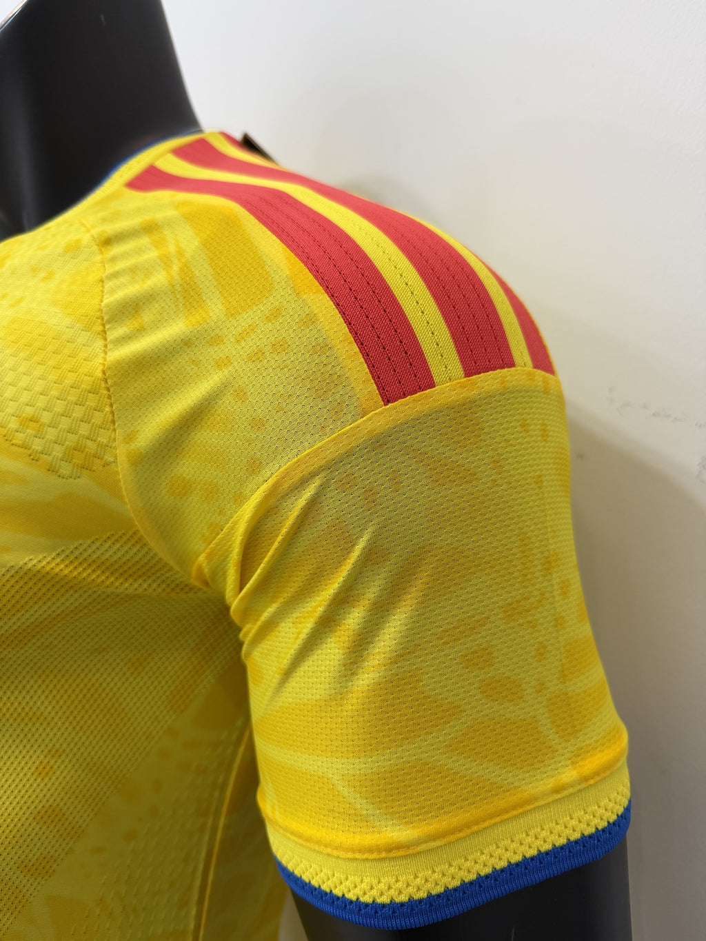 Camiseta Colombia, Local Mundial 2026
