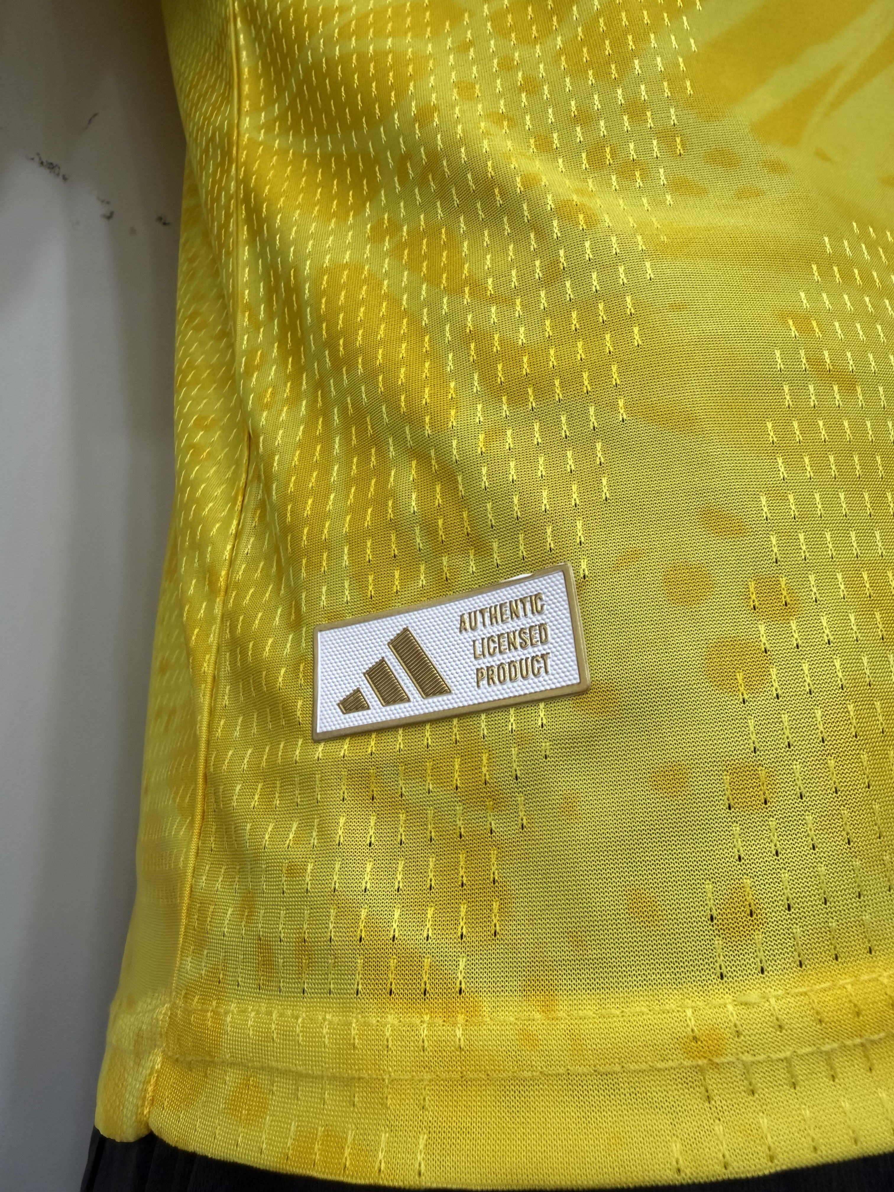 Camiseta Colombia, Local Mundial 2026