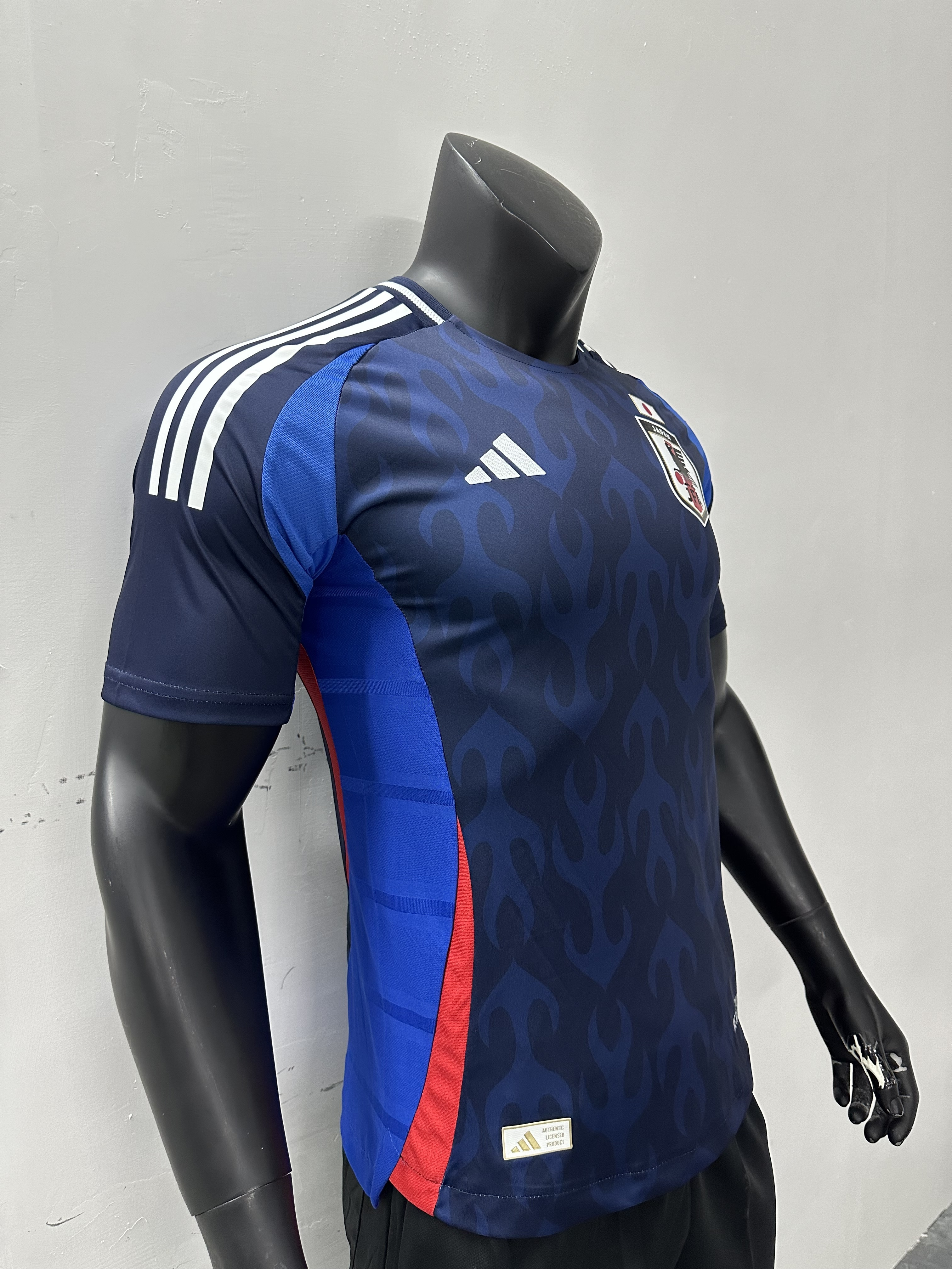 Camiseta Japón, Local 24-25