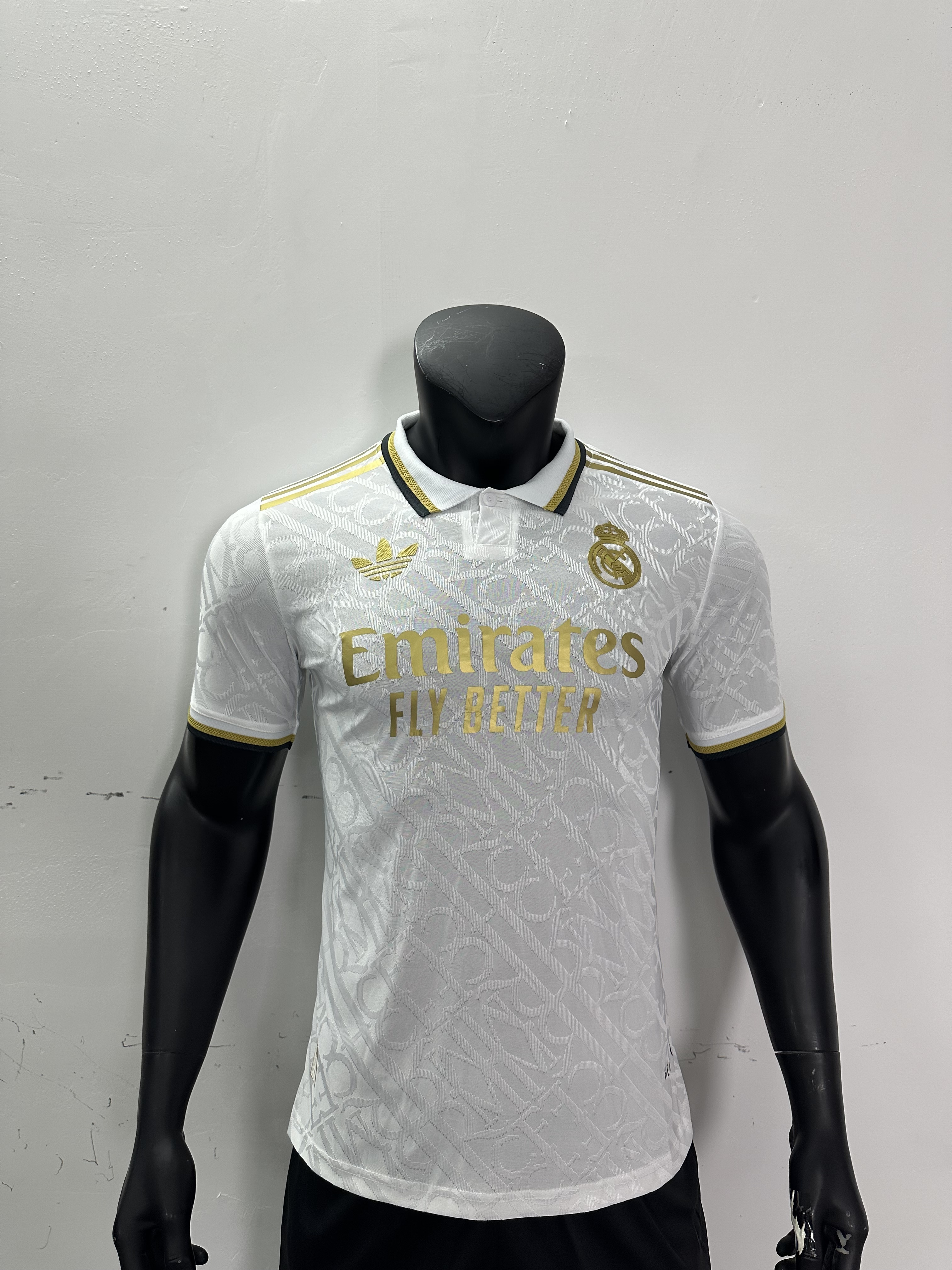 Camiseta Real Madrid, Especial Golden 24-25