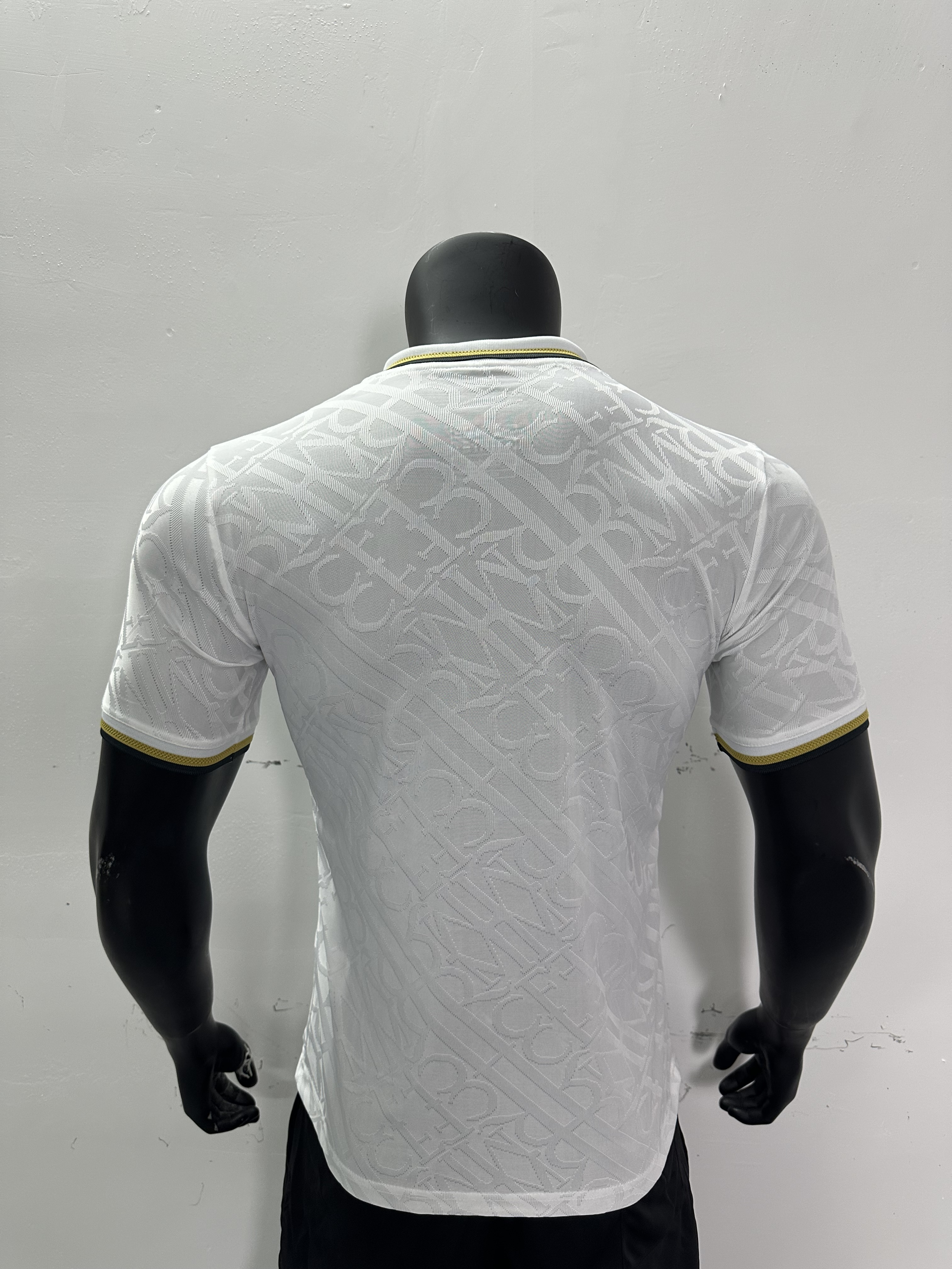 Camiseta Real Madrid, Especial Golden 24-25
